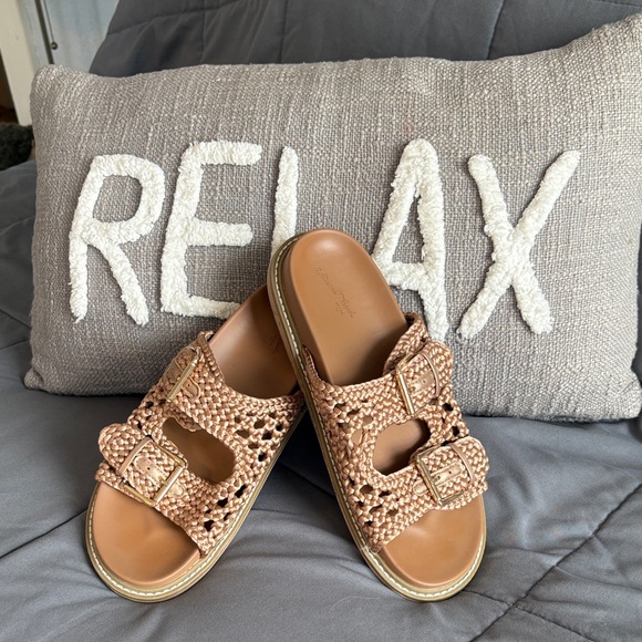 Tan Woven Slide Sandals Universal Thread Kylie 8.5 8 1/2 Two Band Shoes Spring - Picture 7 of 9